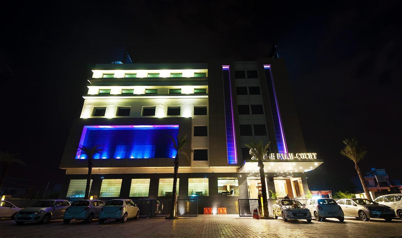 The Palm Court Hotel Ludhijána Kültér fotó