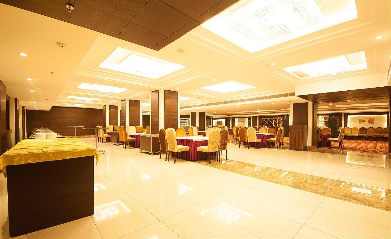 The Palm Court Hotel Ludhijána Kültér fotó