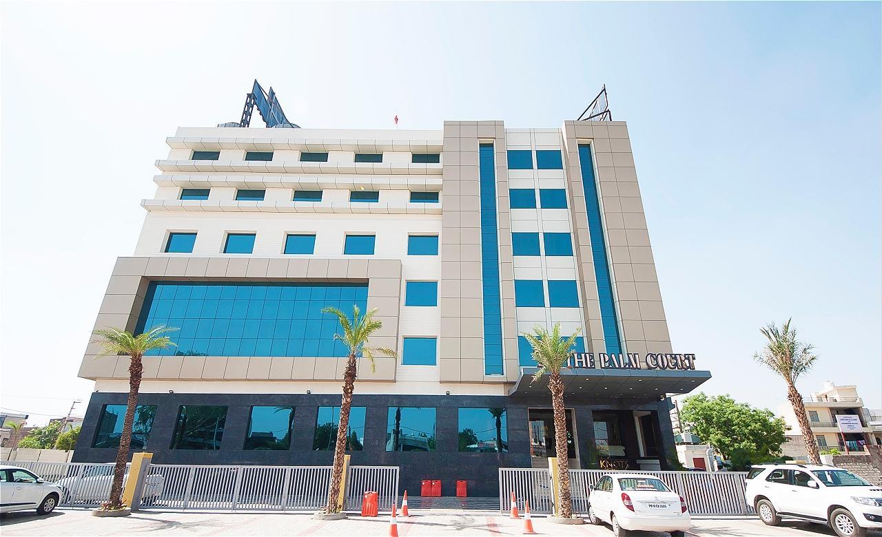 The Palm Court Hotel Ludhijána Kültér fotó