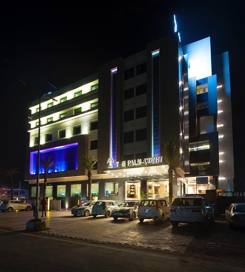 The Palm Court Hotel Ludhijána Kültér fotó